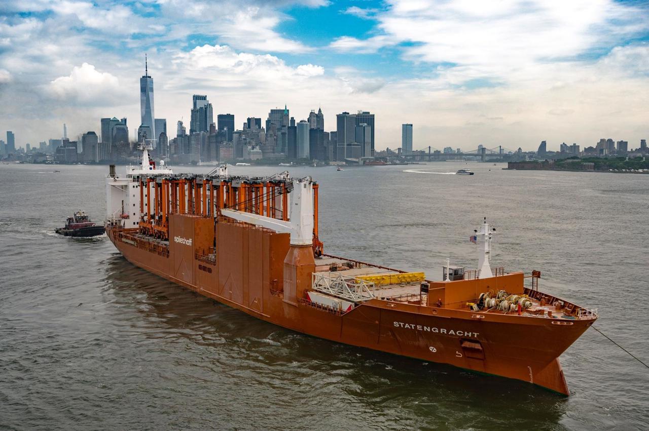 Video Straddle Carriers To Newark